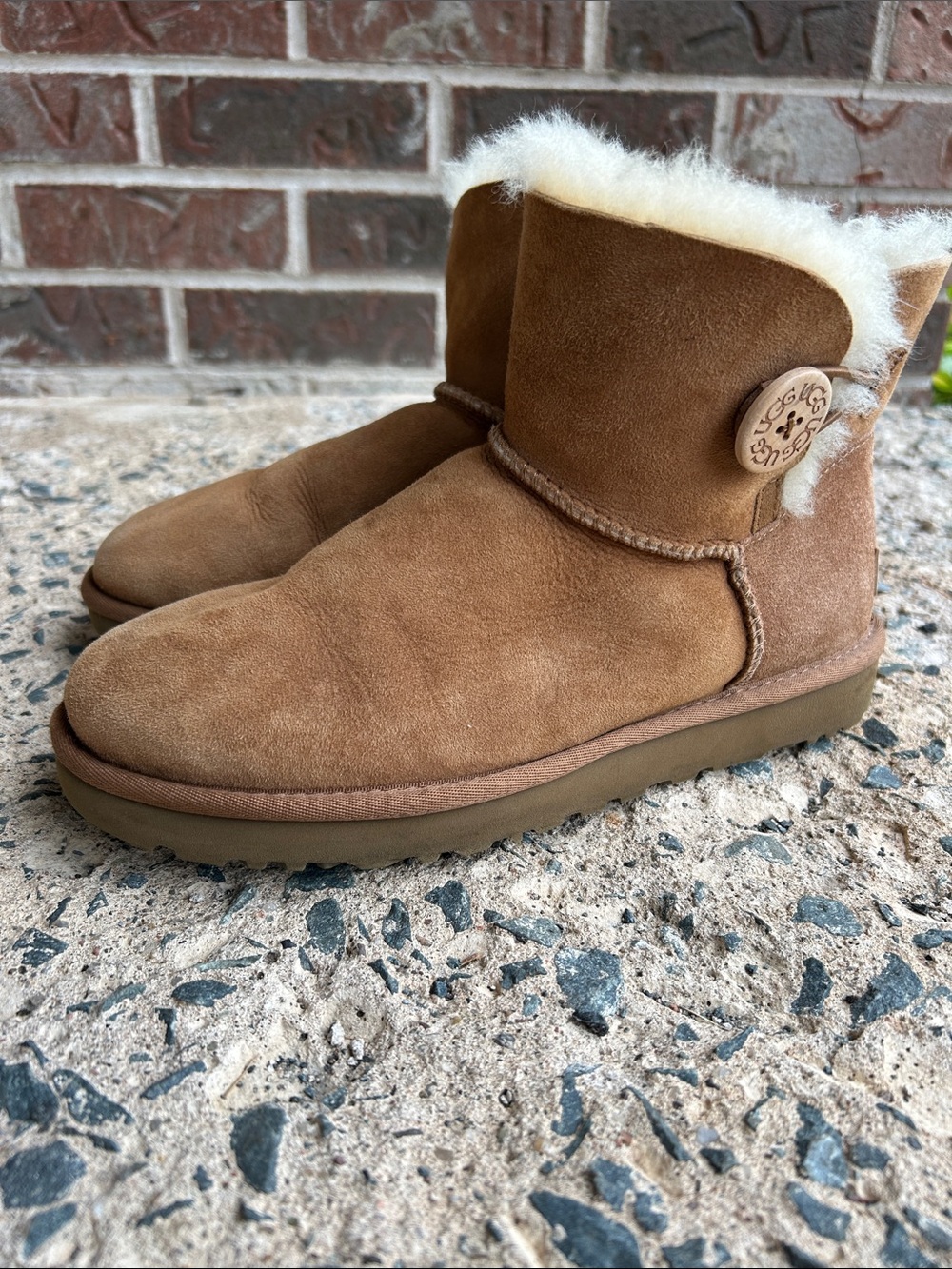 UGG Mini Bailey Button II chestnut Suede Short Shearling Button Boot